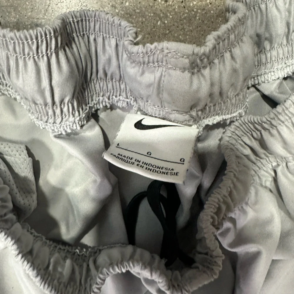 Vintage Nike Shorts - Picture 2 of 3